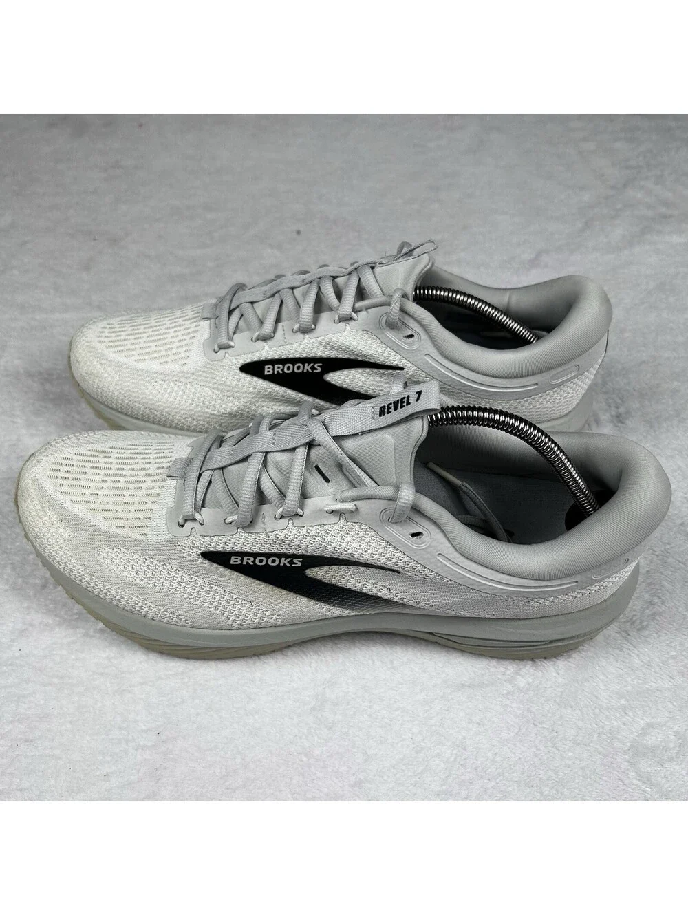 Brooks Revel 7 Running Shoes Men's Size 13 White Black Tan Athletic Sneakers